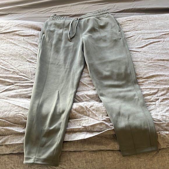 Lululemon - Sz 8 - straight leg sweatpants - Picture 1 of 3